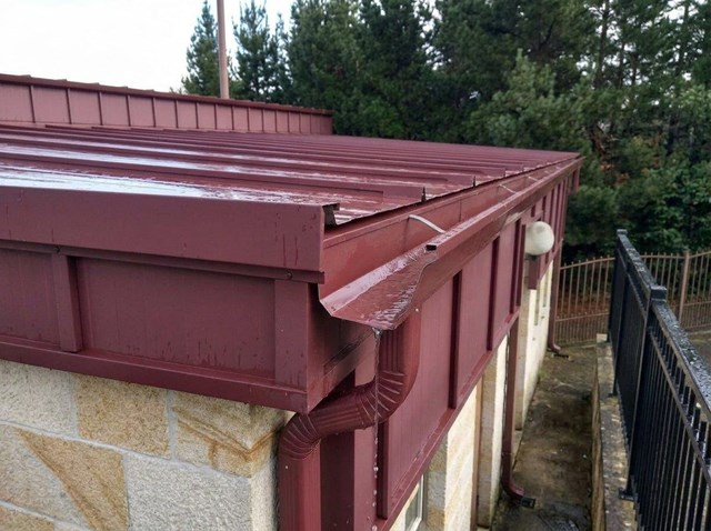 Instalación de canalones sin juntas en Sarria - Imagen 1