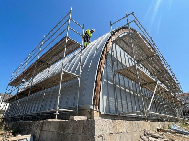 Rehabilitación de cubiertas metálicas para polideportivos en Villalba - Imagen 1