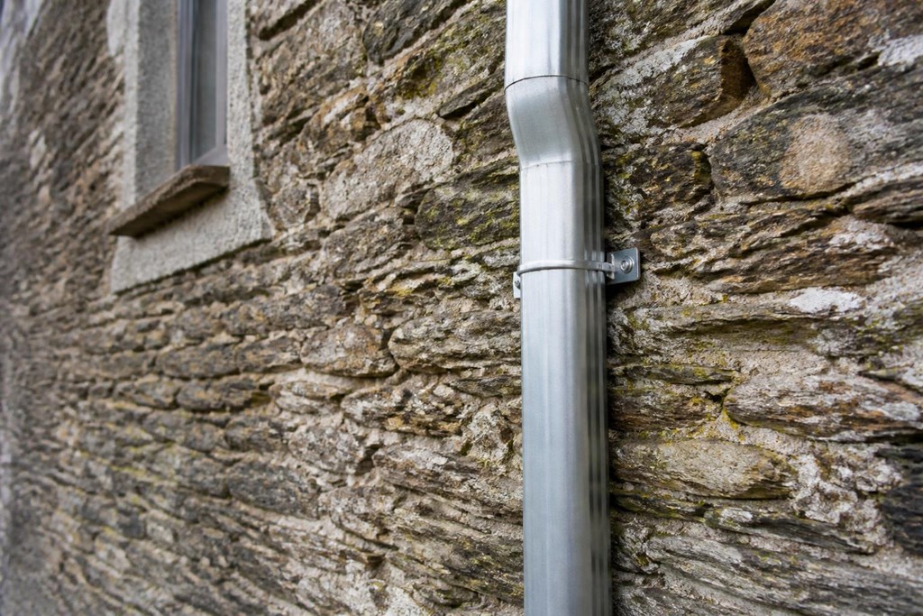 Foto 1 Renovación integral de los sistemas de canalones en Lugo